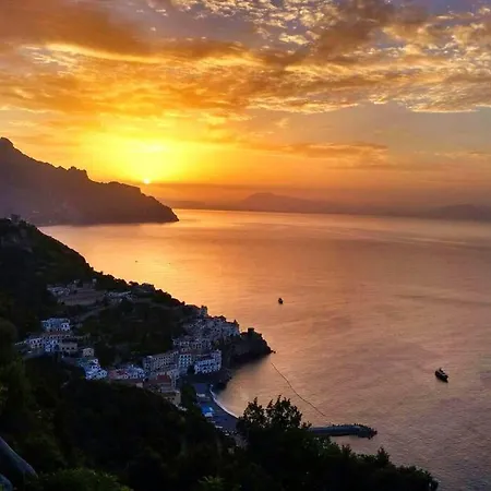 Casa Vacanze La Rosa Del Mare Amalfi Exterior photo